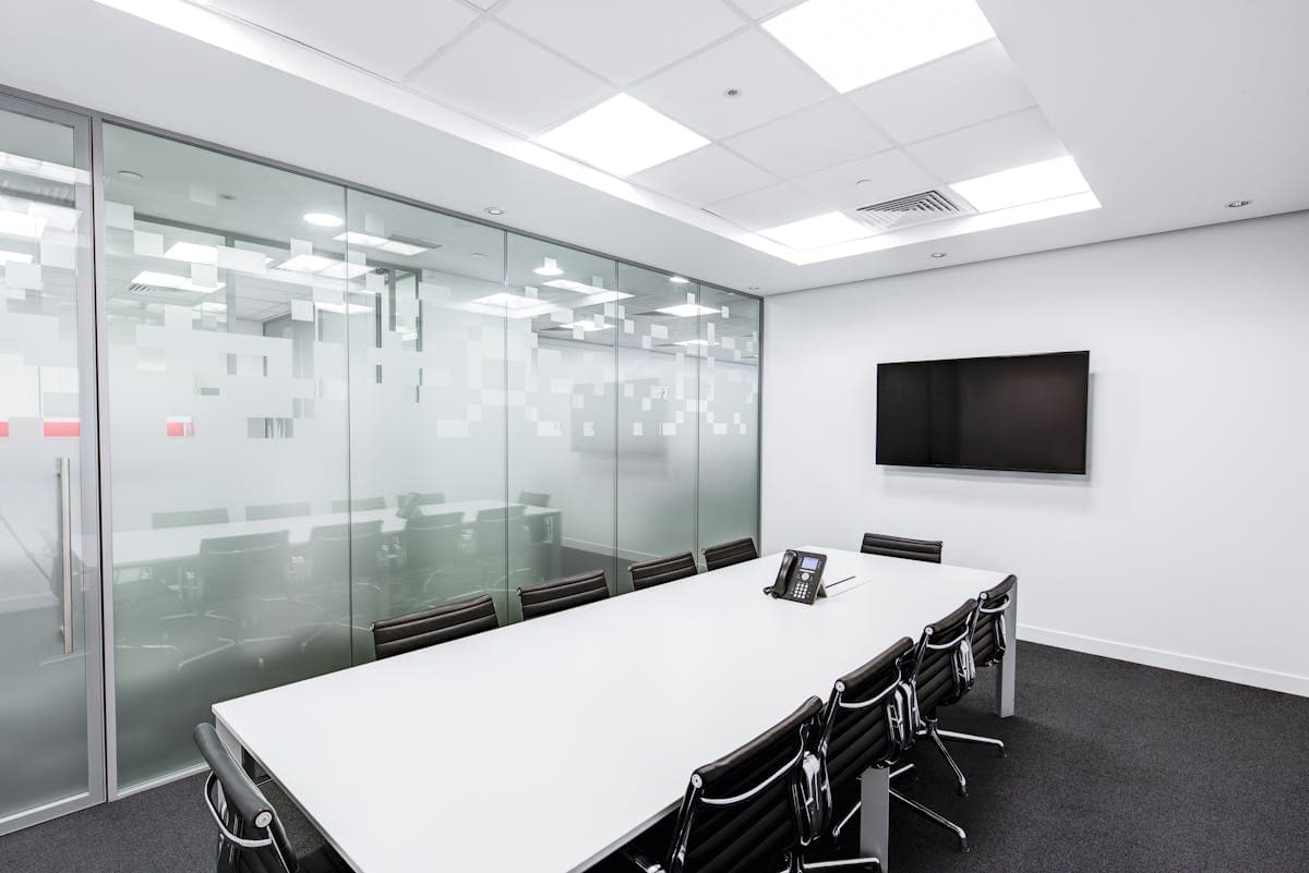Pulizia professionale interno banca e ufficio direzionale