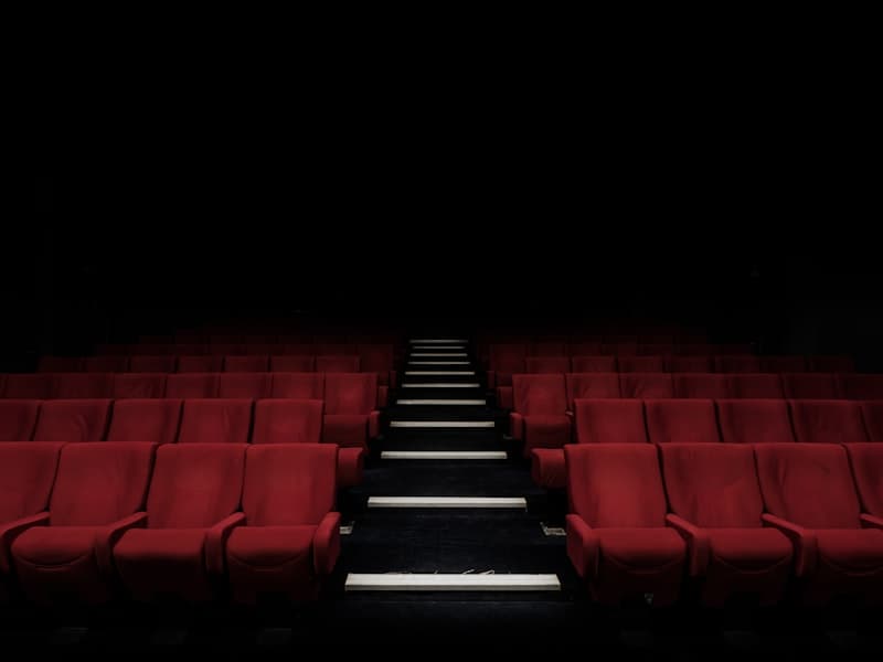 Pulizia poltrone e moquette sala cinematografica a Gallarate