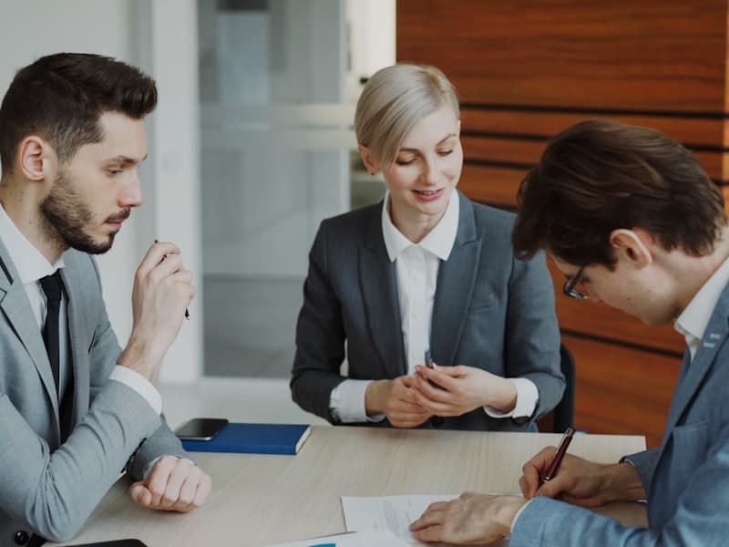 Contratto di pulizia privato tra azienda e impresa di pulizie professionali