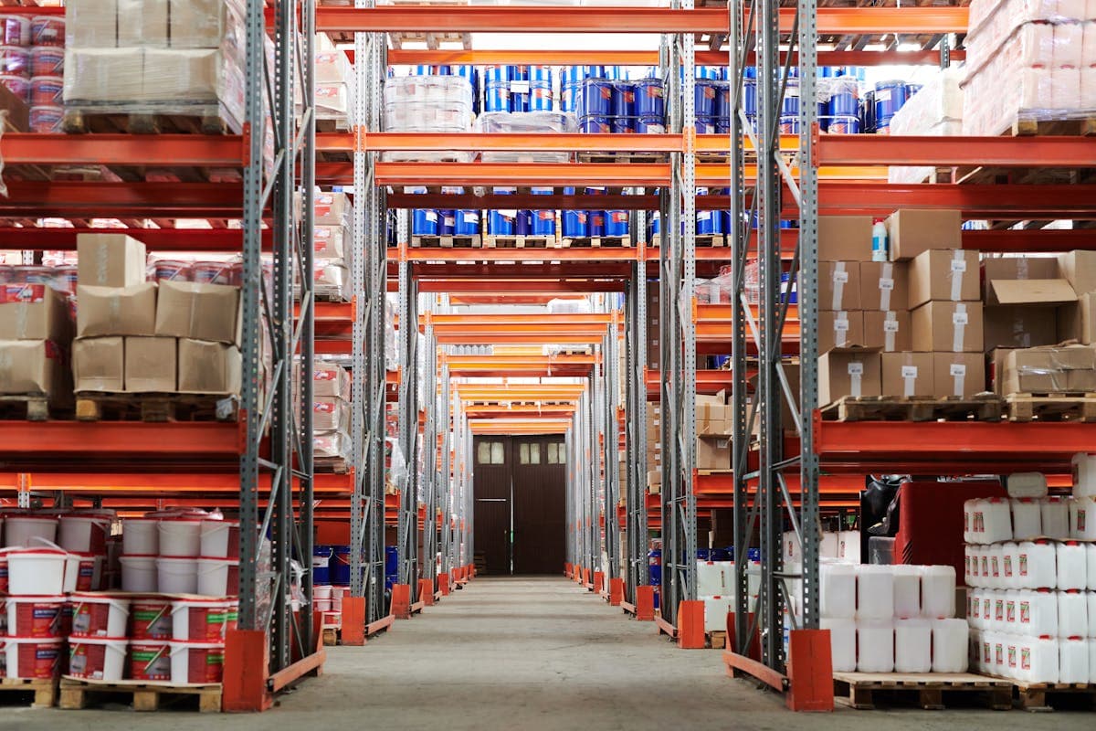 Pulizia professionale magazzino logistico
